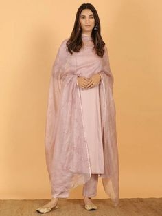 Scalloped Dupatta, Punjabi Dresses, Simple Kurta Designs, Simple Kurti Designs, Long Kurti Designs, Casual Indian Fashion, Salwar Kamiz, Traditional Indian Outfits