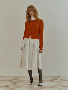 Composition : cotton 72 / nylon 28Color : WHITECountry of Origin : Republic of Korea White Cotton Winter Skirt, White Skirt For Fall Daywear, White Fall Daywear Skirt, White Long Skirt, Styling Fashion, Pre Fall Collection, 가을 패션, Pre Fall, White Skirts