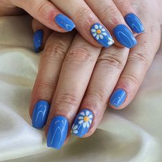 Looking at this shade of blue color is enough to calm you down, isn't it? To give a more positive vibe, add some daisies on your ring nails. Ring Nails