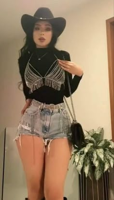 Latina Outfits School Baddie, School Latina, Latina Outfit Ideas, Latina Outfits School, Baddie Latina, School Baddie, Trend Outfits, Outfit School, Latina Outfit