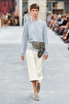 Tod’s RTW Spring 2024 [PHOTOS] – WWD Ss 2024 Runway, Spring Ready To Wear, What To Wear Today, Fashion Aesthetics, 2024 Trends, Street Style Summer, Editorial Fashion