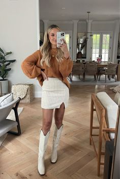 Cute Fall Outfits Photoshoot, Womens Neutral Fall Outfit, Women Fall Photoshoot Outfits, Fall Shoot Outfits, Cute Outfits For 50 Degree Weather, Rehearsal Dinner Bridesmaid Outfit, Womens Fall Photoshoot Outfits, Fall Sweater And Skirt Outfit