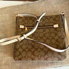 Coach Crossbody Authentic Like New Material Easy To Clean Lightweight New Material, Bags Coach, Coach Crossbody, Coach Bags, Crossbody Bags, Bag Lady, Like New, Cream, Women Shopping