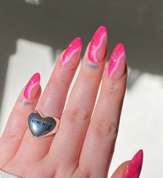 Unhas Decoradas Almond 90s Early 2000s Nails, Barbiecore Nails 2023, Nails Pink With Design, Barbie Nails Design Ideas Almond, Barbie Nails Aesthetic, Barbie Aesthetic Nails, 2000s Nails Trends, Barbie Core Nails, 2000s Inspired Nails