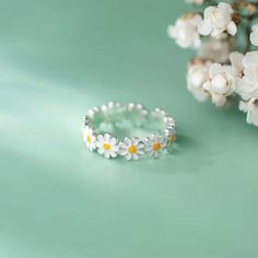 White Daisy Flower Power Ring Women’s Jewelry Silver Band New Bundle To Save Or Make Me An Offer! Infinity Rings, Flower Rings, Daisy Jewelry, Sunflower Ring, Daisy Ring, Fancy Jewellery, Cute Rings, Girly Jewelry, Delicate Rings