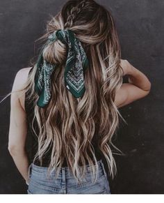 Uploaded by Lucian. Find images and videos about fashion, pretty and beauty on We Heart It - the app to get lost in what you love. Cute Bandana Hairstyles, Cute Bandana, Peinados Fáciles Para Cabello Corto, Bandana Hairstyles, Grunge Hair, Aesthetic Hair, Hair Dos, Scarf Hairstyles, Hair Looks