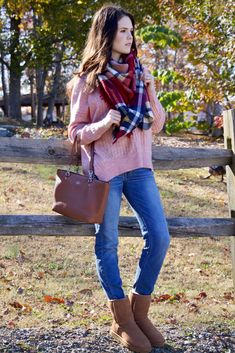 Classy simple pink sweater outfit fall casual street styles. Stylish chic light high waisted skinny jeans for women this winter. Fashion cozy short winter boots snow. Cool classic brown handbag ootd. #fallfashion #fallstyle #falloutfits #winterstyle #winteroutfits #ootd #streetstyle #springfashion Casual Brown Scarf For Fall, Warm Scarves For Fall And Cold Weather, Warm Scarves For Fall Cold Weather, Warm Scarves For Cold Weather In Fall, Casual Winter Scarves For Cold Weather, Casual Warm Scarves For Cold Weather, Casual Plaid Scarves For Cold Weather, Plaid Scarves For Cold Weather In Winter, Warm Casual Winter Scarves