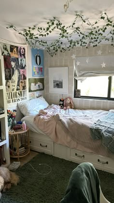 a bed room with a neatly made bed and lots of books on the shelves next to it