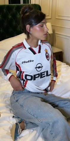 Ac Milan Vintage, Bloke Core Outfits, Jeans And Crop Top Outfit, Baseball Jersey Outfit Women, Ac Milan Shirt, Sportwear Outfit, Milan Ac, Bloke Core, Core Outfits