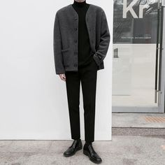 Korean Cargo Pants, Turtleneck Outfit Men, Outfits With Grey Cardigan, Black Turtleneck Outfit, Winter Outfits Korean, Turtleneck Outfit, Winter Outfit Ideas, Mens Trendy Outfits, Fitted Turtleneck