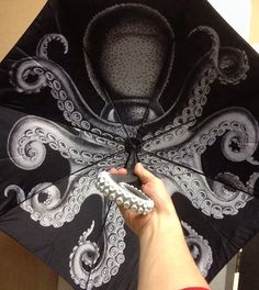 Octopus Images, Kraken Rum, Cool Umbrellas, Corset Steampunk, Rainy Day Fun, Old School Style, Style Steampunk, Umbrella Designs, Under My Umbrella