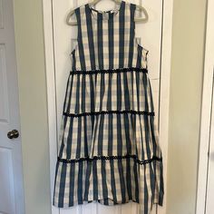 Madewell Blue Gingham Dress With Pockets. Blue Sleeveless Plaid Dress For Picnic, Sleeveless Blue Plaid Dress For Picnic, Blue Cotton Midi Dress For Picnic, Blue Plaid Midi Dress For Summer, Blue Plaid Summer Midi Dress, Blue Gingham Dress, Madewell Dresses, Blue Gingham, Gingham Dress