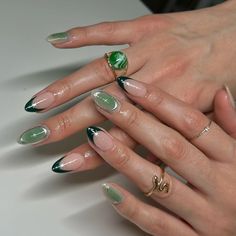 25 New Summer Nail Designs You Want To Try Right Now Pearl Nails, Silver Nails, Classy Nails, French Tip Nails, Funky Nails, Purple Nails, Green Nails, Best Acrylic Nails, Almond Nails