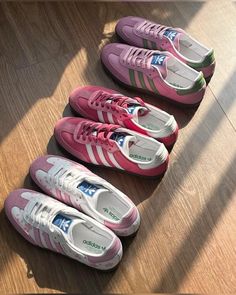 Pink adidas sneakers Adidas Samba Pink, Adidas Samba Outfit, Samba Outfit, Pretty Shoes Sneakers, Adidas Samba Og, Shoe Wishlist, Funky Shoes, Sneakers Adidas, Hype Shoes