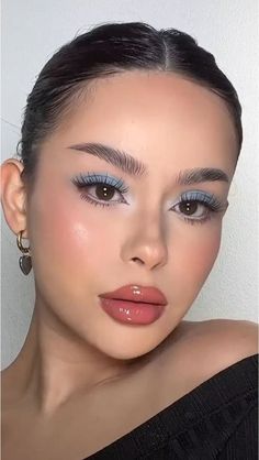 15 Elegant Prom Makeup Ideas For A Black Dress Make Up For Blue Outfit Makeup, Blue Makeup Hazel Eyes, Makeup Blue Eyeshadow Simple, Lipstick With Blue Eyeshadow, Easy Light Blue Eyeshadow Looks, Blue Eye Makeup Outfit, 1950s Blue Eyeshadow, Cute Simple Blue Eye Makeup, Blue Makeup Simple Looks