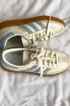 Adidas Casual Shoes Women, Best Adidas Shoes Women, Everyday Shoes Womens Casual, Cowgirl Shoes, Matching Sneakers, Spezial Adidas, Shoes Matching, Shoes Everyday, Shoes Organizer