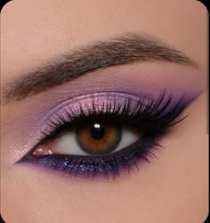 Purple eye look Purple Eye Makeup For Blue Eyes, Purple Masquerade Makeup, Purple Eyeshadow For Hazel Eyes, Halloween Witch Makeup Ideas Purple, Dark Purple Makeup Ideas, Purple And Black Eye Makeup, Purple Homecoming Makeup, Witch Makeup Purple, Purple Eyeliner Brown Eyes