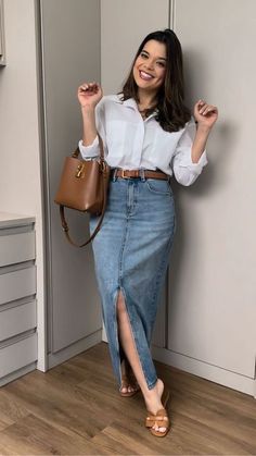 Blue Skirt Outfit Ideas, Denim Skirts Outfit, Brown Skirt Outfit, Long Denim Skirt Outfit, Blue Skirt Outfits, Simple Casual Outfits, Modesty Outfits, Cute Modest Outfits, Denim Skirt Outfits