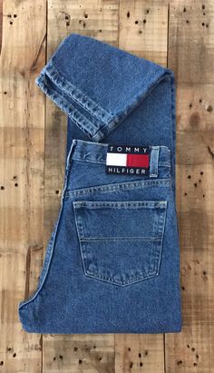 Tommy Hilfiger Aesthetic, Tommy Hilfiger Outfits, Haliee Steinfeld, Baggy Aesthetic, Tommy Hilfiger Jeans Woman, Thrift Board, Vintage High Waisted Jeans, Wardrobe Organization, Vintage Tommy Hilfiger Jeans