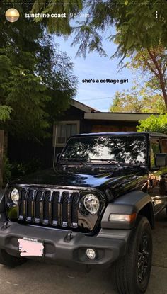 a jeep parked in front of a house with the words she's a cottage girl on it