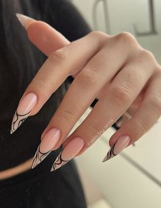 Stiletto Nail Inspo Summer, Nails Black Details, Nails With Black Details, Squiggly Line Nails, Sharp Nails Design, Cute Stiletto Nails Designs, Techno Nails, Tiktok Nails, Bandana Nails