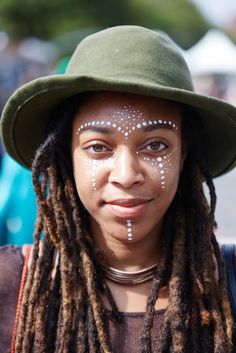 Music Festival Makeup, Afropunk Festival, African Warrior, Street Style 2015, Festival Makeup Rave, Festival Makeup Glitter, Gorgeous Hairstyles