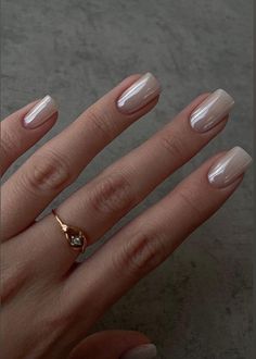 🤍🤍 Square Nails Minimalist, Soft Square Nails, Monsoon Nails, Nail 2025, Gold And White Nails, Nails 2025, Office Nails, Engagement Nails