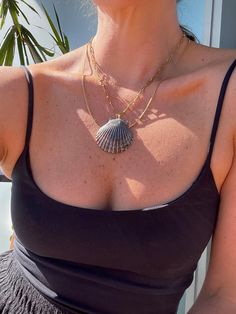 A beautiful shell necklace from respelled makes a the perfect summer birthday or girl’s getaway gift. Shell Jewelry Ideas, Shell Necklace Diy, Mermaid Core, Flowers Jewelry, Wear A Scarf, How To Wear A Scarf, Seashell Jewelry, Sea Summer, Mermaid Beach