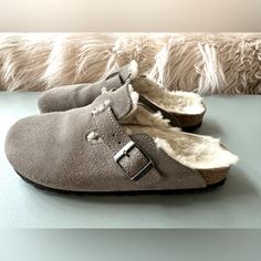 Gently Worn Boston Shearling Size 39 (Stone Coin) Boston Shearling, Birkenstock Boston Shearling, Shoes Birkenstock, Birkenstock Boston, Birkenstock Shoes, Mule Clogs, Mules Shoes, Birkenstock, Clogs