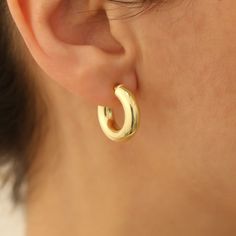 These 14k gold vermeil plated huggies are perfect for everyday wear. They are lightweight perfect for statement on their own or they are great additions to an earring stack, easy to pair with anything * Material: High Quality Solid 925 Sterling Silver * Finish: 14K Gold Vermeil Plated ∙ Sterling Silver * Hoop Dimensions: ~20 mm Diameter ~ 5mm Thickness * Sold as a Pair * Perfect Gift. You can stack with other thick hoop earrings big gold hoop earrings are also the best gift for girlfriend, friend, wife, mom, grandma to express your love. Also perfect for everyday wear, prom, party, anniversary, prom, birthday or any special occasion. * Closure: Latch back Clasps Latch-backs, feature a hinged hoop that opens and closes like a latch. The post is attached to one end of the hoop, and a small c Hoop Earrings Big, Earring Stack, Earrings Big, Big Earrings, Huggie Hoop Earrings, Sterling Silver Hoops, Keep Jewelry