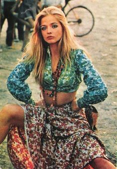 What to Wear to a 70s Party - Stealing Pretty Hippie Style 70s, Woodstock Fashion, 60s Fashion Hippie, 1969 Woodstock, Look Hippie Chic, Hippy Fashion, Fashion 60s, Vintage Fashion 1960s