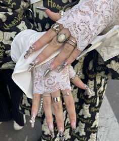 Morning Outside, Dazed Beauty, Many Rings, Lace Gloves, Dream Jewelry, Inspiration Mode, Pretty Jewellery