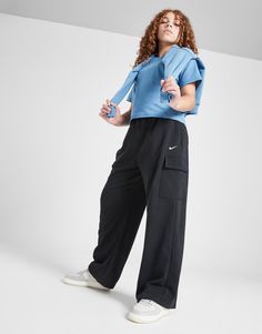 Keep your street style laidback with these junior girls' Wide Leg Cargo Joggers from Nike. In a Black colourway, these off-duty pants are made from a brushed cotton-poly fleece, with Dri-FIT tech added in to wick sweat away. They have a drawcord tie on the elasticated waistband to cinch in the top hem, while the wide legs offer room at the ankles. Finished off with spacious cargo pockets and the signature Swoosh. Machine washable. Nikes Girl, Cargo Joggers, Nike Tech, Nike Blazer, Junior Outfits, Black Nike, Jd Sports, Wide Legs, Home Delivery