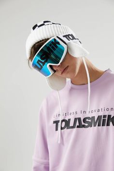 No need to choose between Instagram looks and safety. You can have it all. The Tolasmik is a must-have in any snowboarder’s closet. This two-in-one hat duo includes a hard helmet made with EPA military impact resistance and a soft, fashionable baseball hat. The two fit together perfectly to provide protection (while serving looks at the same time). Both can be worn separately or mixed and matched with others hats and helmets. White Helmet, Snowboard Helmet, Helmet Hat, Flat Hats, Ski And Snowboard, Baseball Hat, Mix N Match, Snowboarding, Baseball Hats