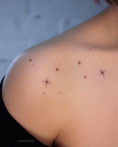 Galaxy of Stars Tattoos Star Tattoos On Shoulder Woman, Shoulder Tiny Tattoos For Women, Minimal Galaxy Tattoo, Collarbone Star Tattoos For Women, Small Dainty Shoulder Tattoos, Small Star Tattoos On Shoulder, Feminine Star Tattoos, Constellation Shoulder Tattoo, Collarbone Stars Tattoo