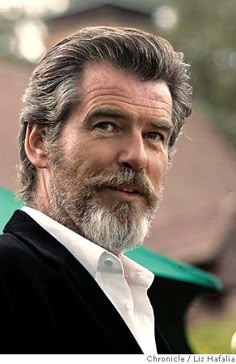 Pierce Brosnan. thedailybeard: Pierce with a beard. um hi ! Actors With Beards, Pierce Bronson, Beard Growth Oil, Beard Style, Actor James, Older Man, Silver Foxes