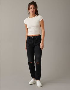 AE Strigid Mom Jean White Shirt Black Jeans, Black Mom Jeans Outfit, Black American Eagle Jeans, American Eagle Black Jeans, American Eagle Mom Jeans, Mom Jeans Outfit, Black Mom Jeans, Black Jeans Outfit, Winter Jeans