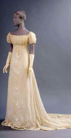 Empire Dress 1800s, Bridergton Outfit Aesthetic, 1820s Dress Ball Gowns, Regency Ball Dress, 1810s Wedding Dress, Regency Era Costume, Regency Womens Fashion, Yellow Regency Dress, Gold Regency Dress