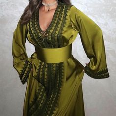 Refined and luxurious caftan in silk satin, worked with dfira and Aakad (handmade artisanal buttons) and decorated with pretty Moroccan embroidery in dark green silk thread. Belt is included. You can wear it during wedding ceremonies, but also for all occasions such as engagement, henna parties (by the bride or the guest), birth, baptism party, baby shower, Taarouf day . Made to order. Can be made in XS, S, M, L, XL, XXL and XXXL (Please see our size guide in the images). Caftan length 1m60cm PRODUCTION TIME: 2-3 weeks. DELIVERY TIME: 2-5 days via FedEX 📸 PICTURES Listing photos are taken in natural light. Depending on your screen definition, colors may vary. ❌All photos of our products are real photos❌ Interview Hand wash in cold water or dry clean. Moroccan Dress Modern, Moroccan Dress Kaftan, Dress Nikah, Moroccan Outfit, Moroccan Embroidery, Moroccan Takchita, Caftan Simple, Morrocan Fashion, Moroccan Kaftan Dress