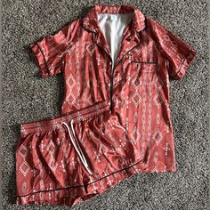 Boutique Western/Aztec Pajama Set. Short Sleeve Button Up Top With Shorts Set. Nwot. Size Small. Rust Colored. Comes From A Smoke/Pet/Fragrance Free Home. Cheetah Print Pajama Set, Pajama Shorts Set, Western Pjs For Women, Country Pjs, Western Pajamas, Western Pjs, Easter Wishlist, Boutique Western, Cute Western Outfits