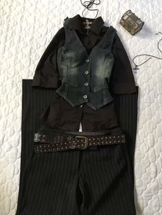 Retro Alternative Fashion, Bug Themed Outfit, Serena Downtown Mtv Inspired Outfits, Glam Punk Outfits, Mcr Outfit Ideas, Art Major Outfit, Rockstar Bf Outfit, Grunge Vest Outfit, Scientist Aesthetic Outfit