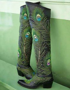 Peacock feathered boots Custom Cowboy Boots, Bota Country, Peacock Colors, Custom Boots, Beautiful Boots, Peacock Feather, Peacocks