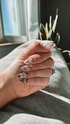 Mexican Inspired Nails Simple, Simple Short Nail Designs New Years, Simple Mexican Nails Designs, Nail Inspo Boho, Swedish Nail Art, Loud Nails Art Designs, Boho Western Nails Almond, Spanish Inspired Nail Art, Mexican Style Nails Almond