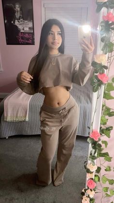 Curvy Latina Fashion, Instagram Baddie Outfit, Female Pants, Cute Simple Outfits, These Girls