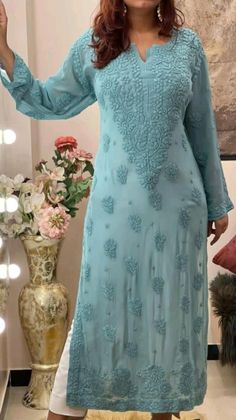 Chickenkari Kurti Designs Latest, Chicken Kurti Designs Latest, Chikankari Kurti Designs Latest, Cutwork Designs, Lucknowi Chikankari Kurti, Style Hijab Simple, Beautiful Simple Mehndi Design, Kurtis Design