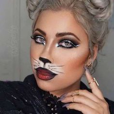 11 Easy Black Cat Makeup Ideas For Halloween 2 Black Cat Makeup, Cat Face Makeup, Nails And Makeup, Maquillage Halloween Simple, Bunny Makeup, Cat Halloween Makeup, Meme Costume, Halloween Make-up Looks, Makeup Cantik