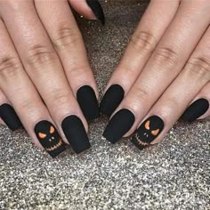 October Nails Halloween Black, Halloween Nails Coffin Shape Short, Black Simple Halloween Nails, Matte Black Nails Halloween, Black Halloween Nails Square, Fall Black Nail Designs, Black Nails With Pumpkin, Halloween Sns Dip Nails, Solid Halloween Nails