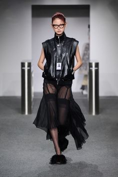 Markgong - Shanghai Spring 2024 https://www.vogue.com/fashion-shows/shanghai-spring-2024/markgong/slideshow/collection#14 Summer 2024 Fashion, Unmarried Women, Girls Uniforms, 2024 Fashion, Chiffon Skirt