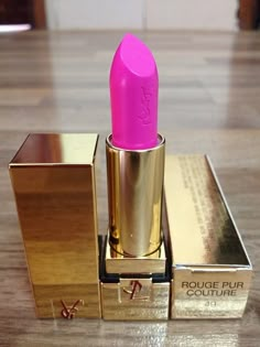 Perfume Cake, Retro Makeup Looks, Ysl Cosmetics, Light Pink Lipstick, Lipstick Eyes, Ysl Perfume, Pink Lips Makeup, Makeup Jobs, Lip Shade