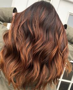 Dark Hair With Copper Highlights, Auburn Highlights In Brown Hair, Highlights In Brown Hair, Copper Balayage Brunette, Long Hair Ideas, Balayage Hair Copper, Cowboy Copper, Auburn Highlights